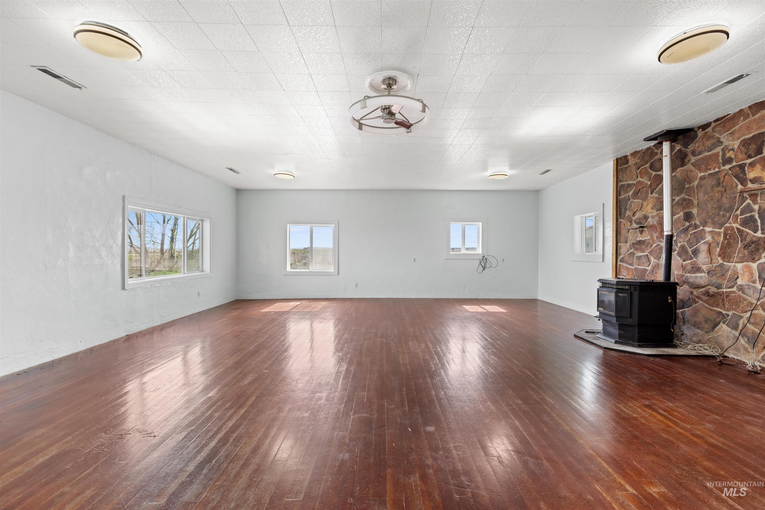 5168 Jump Creek Rd, Homedale, Idaho 83628-3677, 3 Bedrooms, 1.5 Bathrooms, Residential For Sale, Price $450,000, 98981231