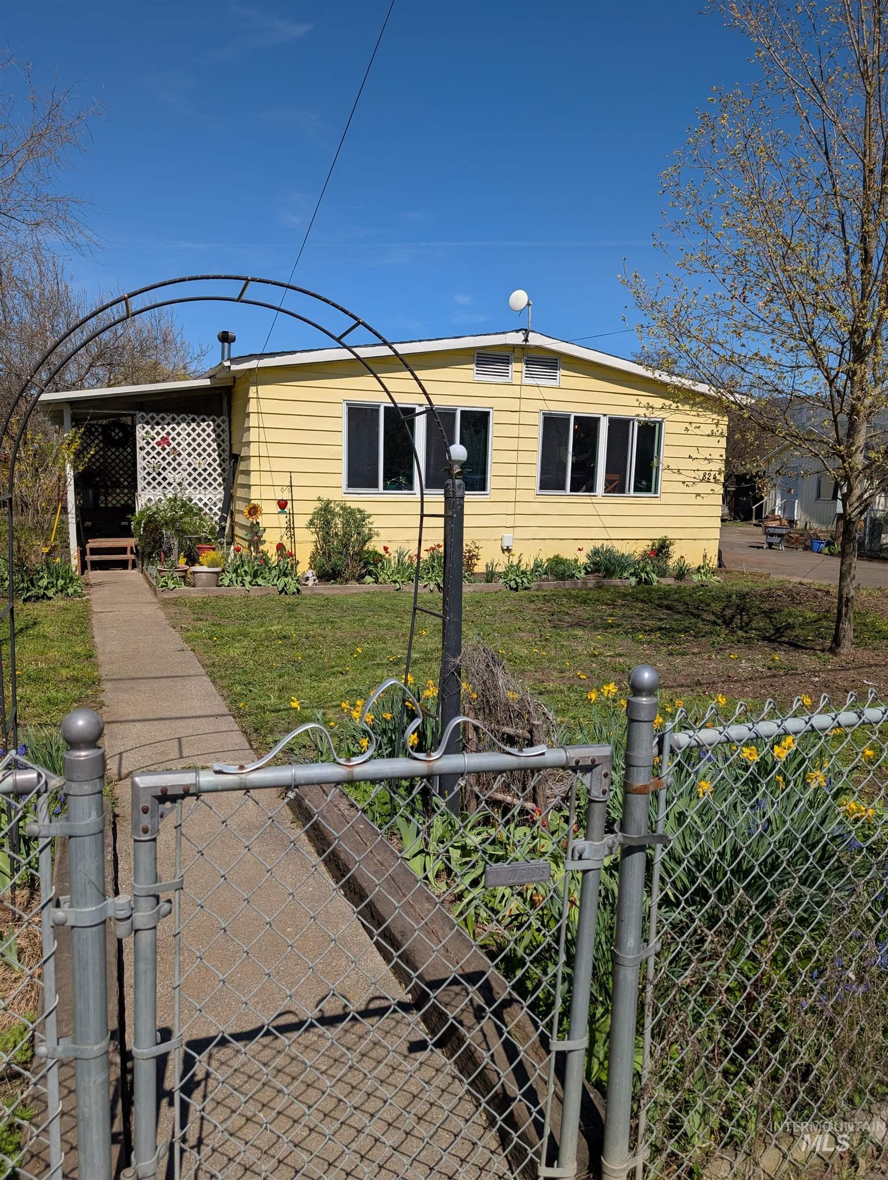 824 Nickel Street, Kamiah, Idaho 83536, 3 Bedrooms, 2 Bathrooms, Residential For Sale, Price $245,000, 98981235