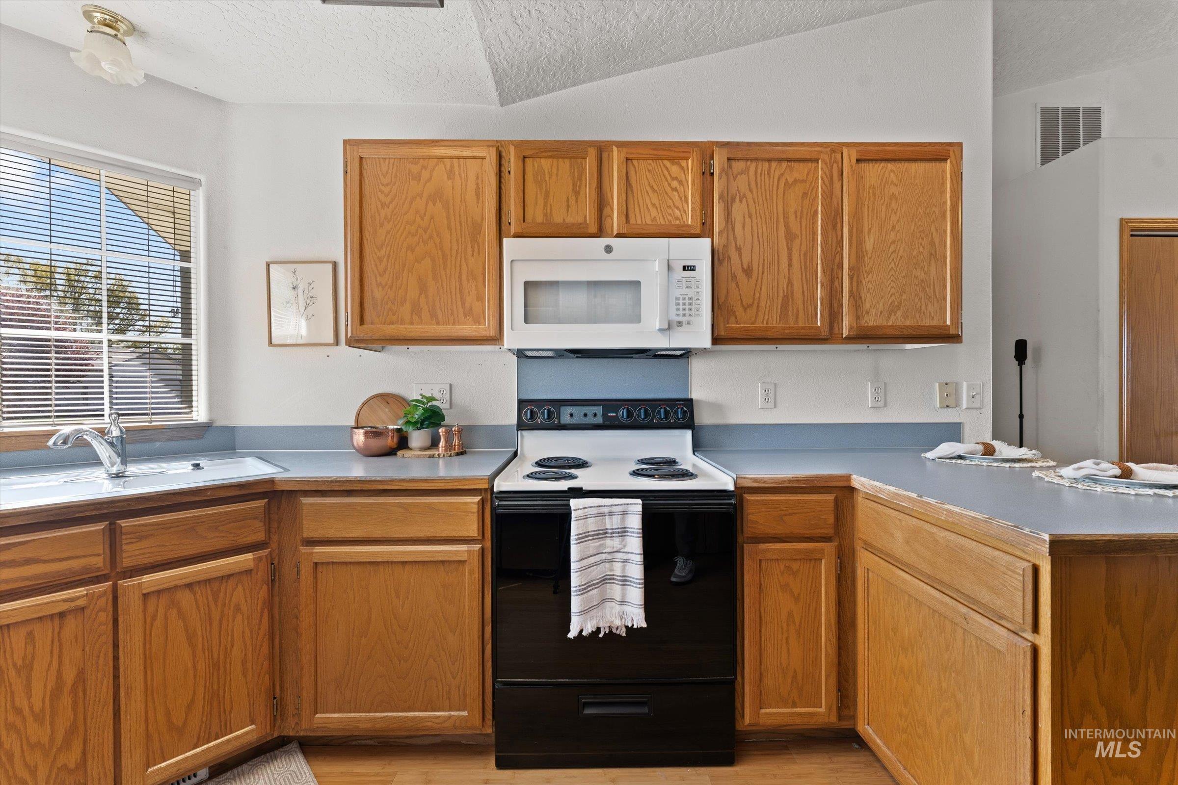 2804 Morning Mist Lane, Caldwell, Idaho 83605-7024, 2 Bedrooms, 2 Bathrooms, Residential For Sale, Price $275,000, 98981239