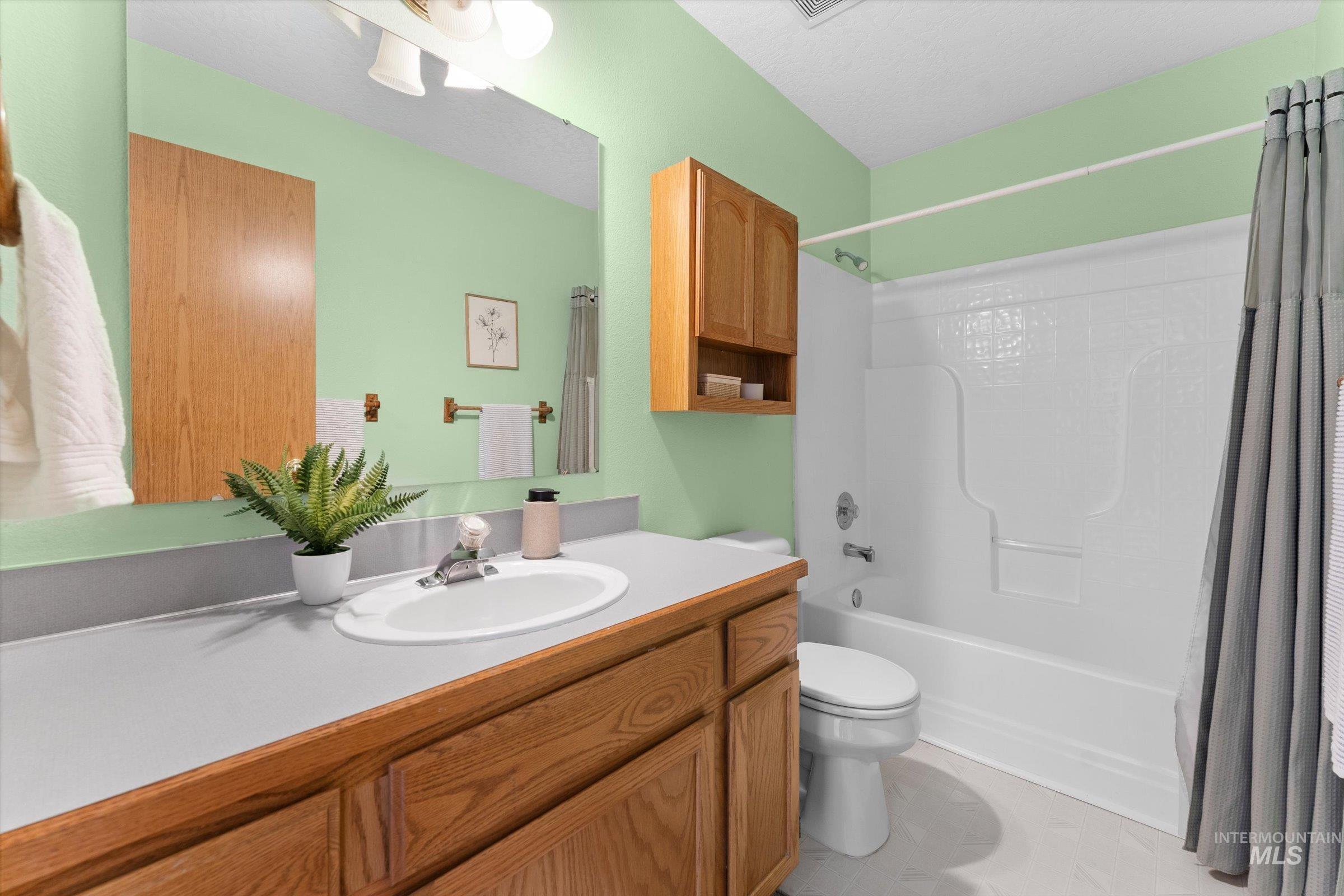 2804 Morning Mist Lane, Caldwell, Idaho 83605-7024, 2 Bedrooms, 2 Bathrooms, Residential For Sale, Price $275,000, 98981239