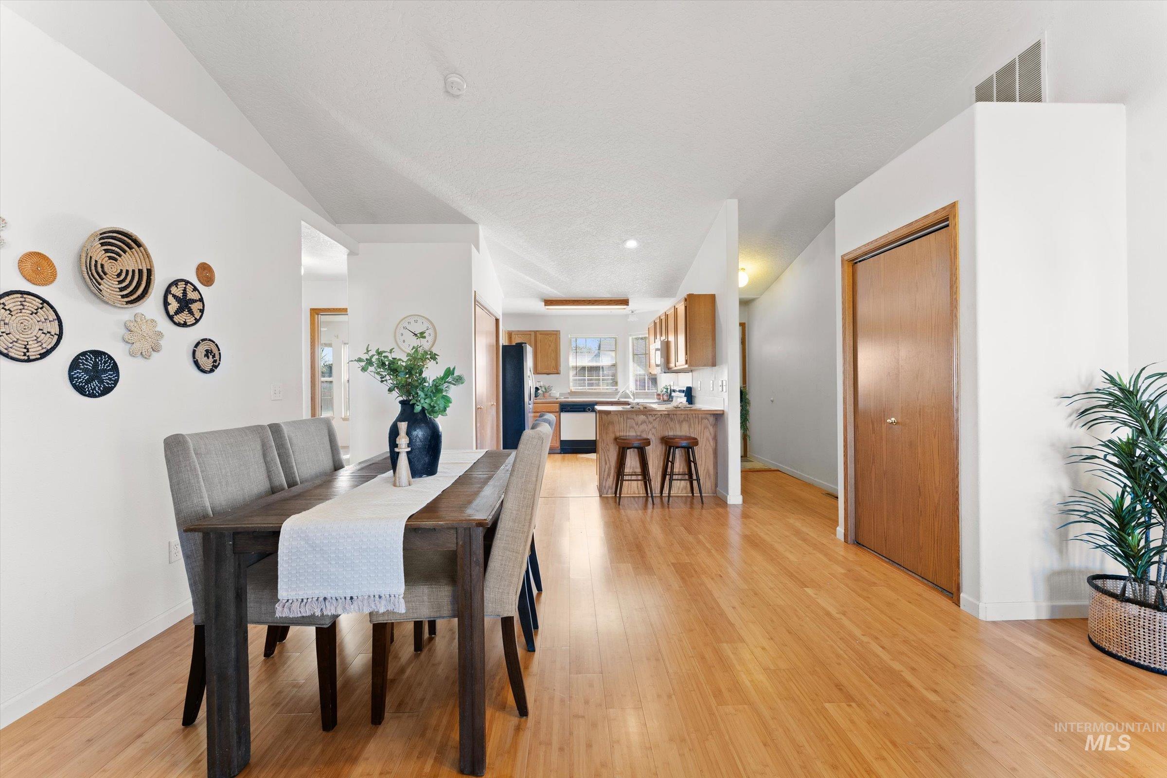 2804 Morning Mist Lane, Caldwell, Idaho 83605-7024, 2 Bedrooms, 2 Bathrooms, Residential For Sale, Price $275,000, 98981239