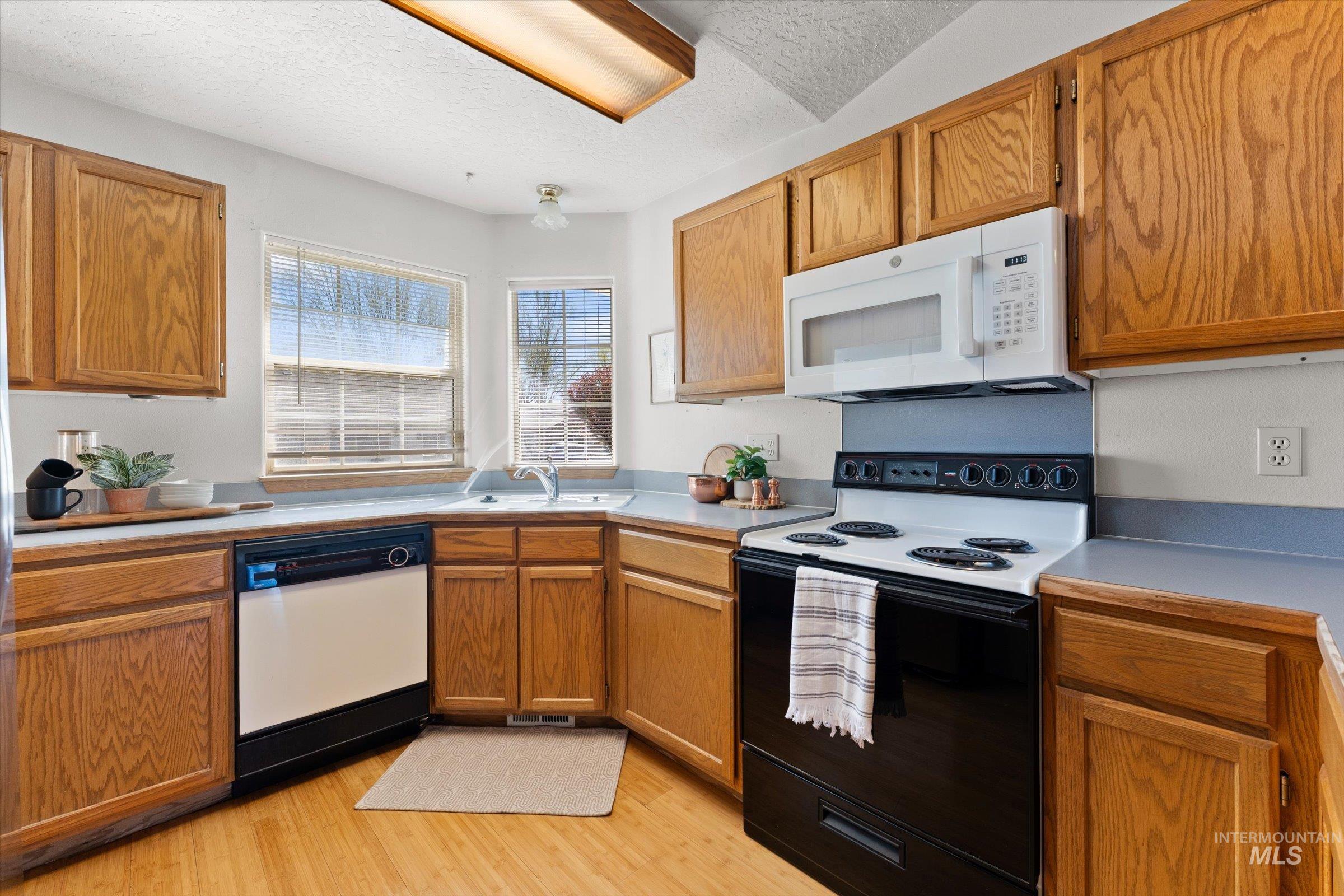 2804 Morning Mist Lane, Caldwell, Idaho 83605-7024, 2 Bedrooms, 2 Bathrooms, Residential For Sale, Price $275,000, 98981239