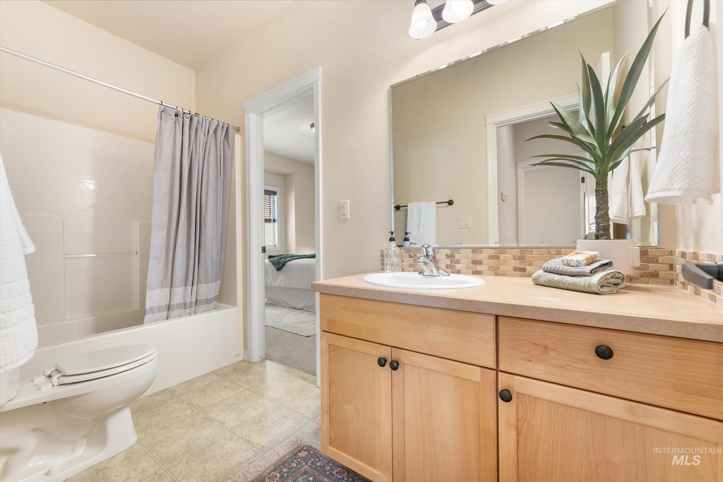 2254 S Blackspur Way, Meridian, Idaho 83642-7496, 2 Bedrooms, 2 Bathrooms, Residential For Sale, Price $400,000, 98981240