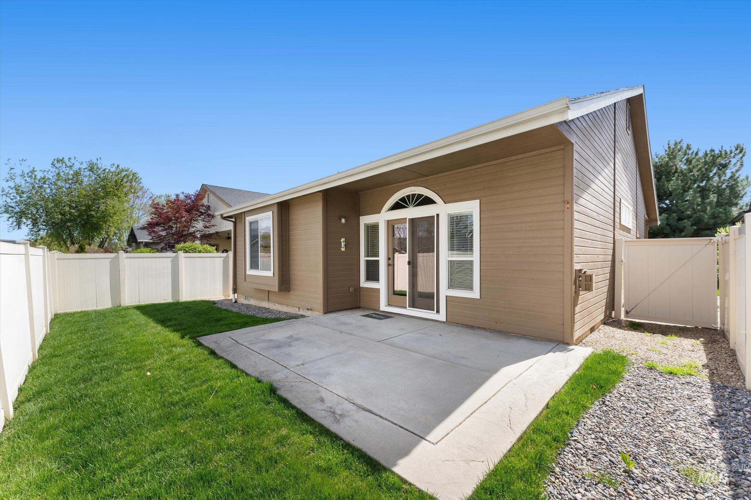 2254 S Blackspur Way, Meridian, Idaho 83642-7496, 2 Bedrooms, 2 Bathrooms, Residential For Sale, Price $400,000, 98981240