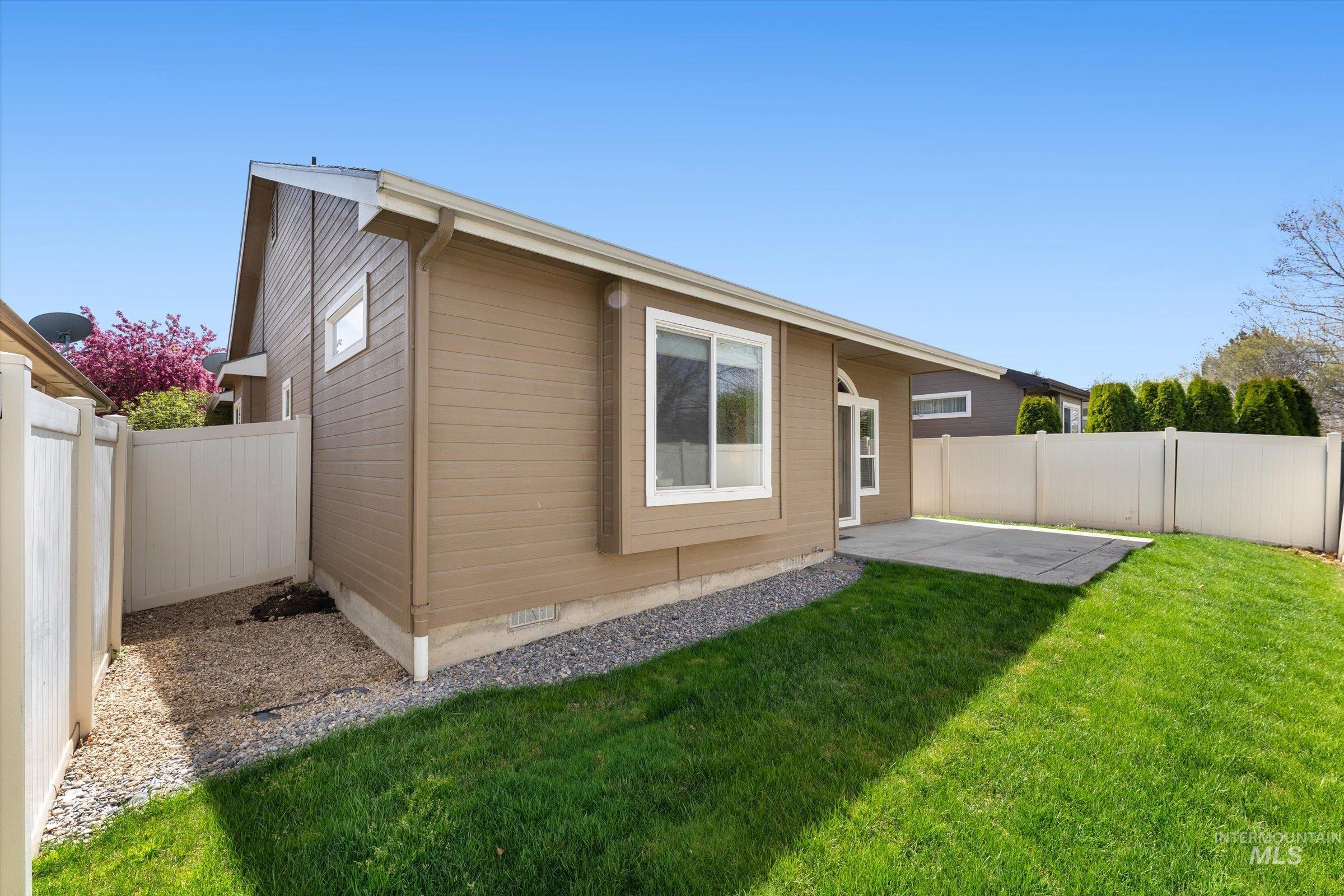 2254 S Blackspur Way, Meridian, Idaho 83642-7496, 2 Bedrooms, 2 Bathrooms, Residential For Sale, Price $400,000, 98981240