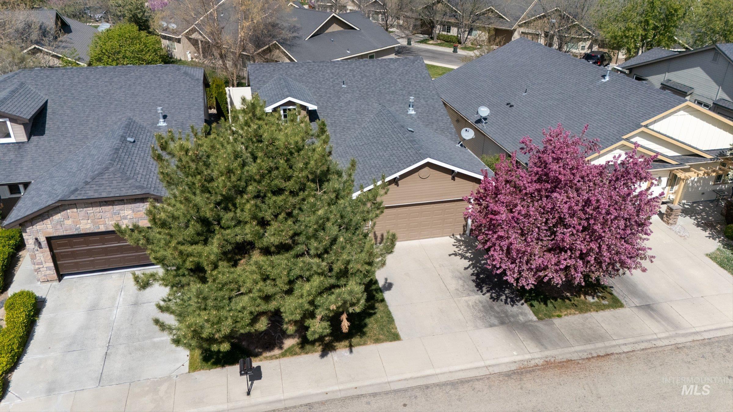 2254 S Blackspur Way, Meridian, Idaho 83642-7496, 2 Bedrooms, 2 Bathrooms, Residential For Sale, Price $400,000, 98981240
