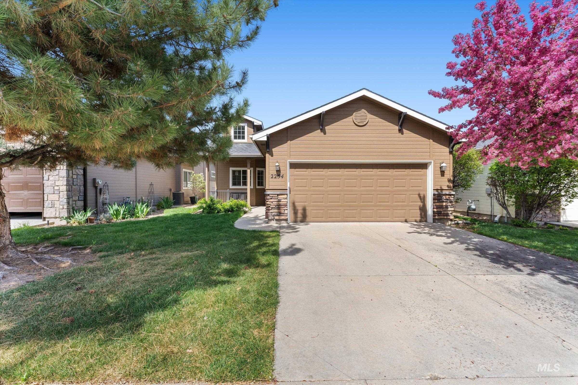 2254 S Blackspur Way, Meridian, Idaho 83642-7496, 2 Bedrooms, 2 Bathrooms, Residential For Sale, Price $400,000, 98981240