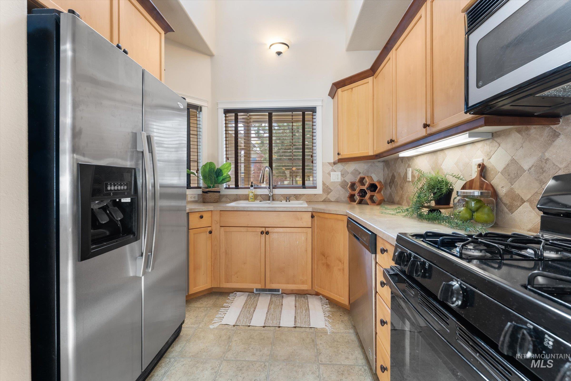 2254 S Blackspur Way, Meridian, Idaho 83642-7496, 2 Bedrooms, 2 Bathrooms, Residential For Sale, Price $400,000, 98981240