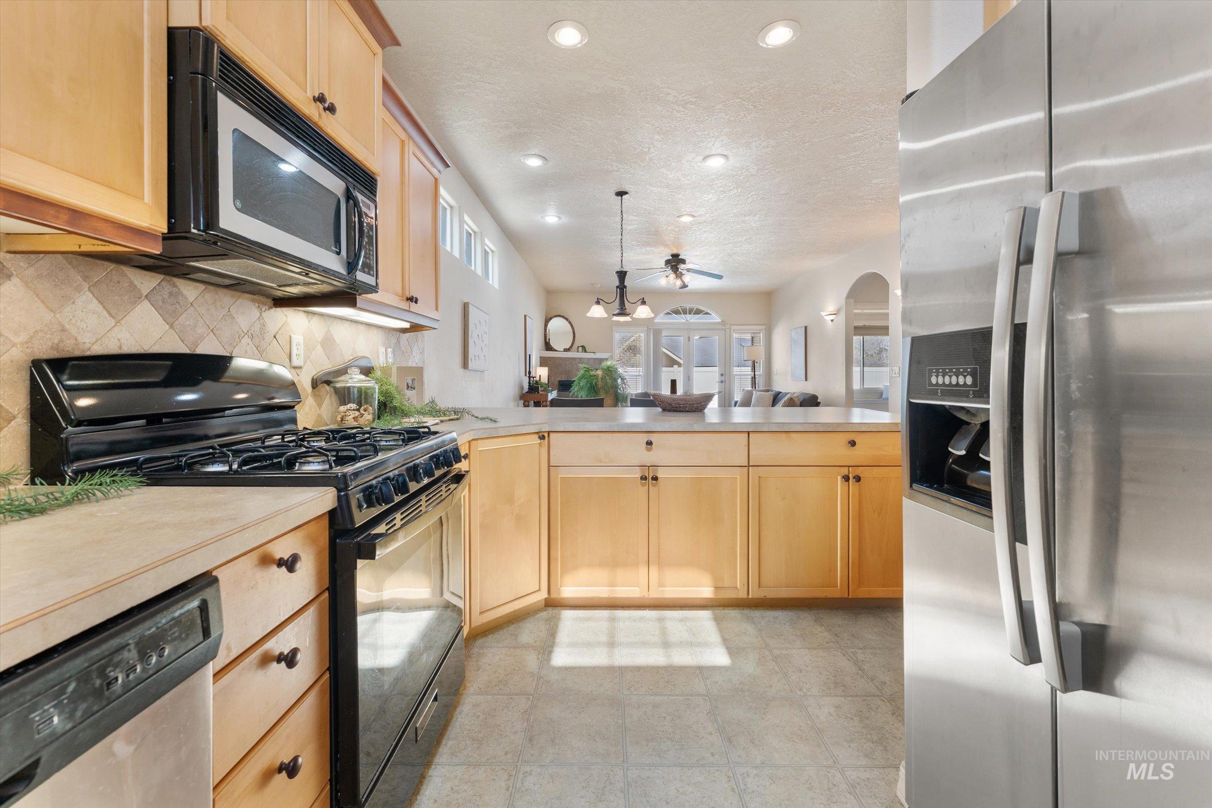 2254 S Blackspur Way, Meridian, Idaho 83642-7496, 2 Bedrooms, 2 Bathrooms, Residential For Sale, Price $400,000, 98981240