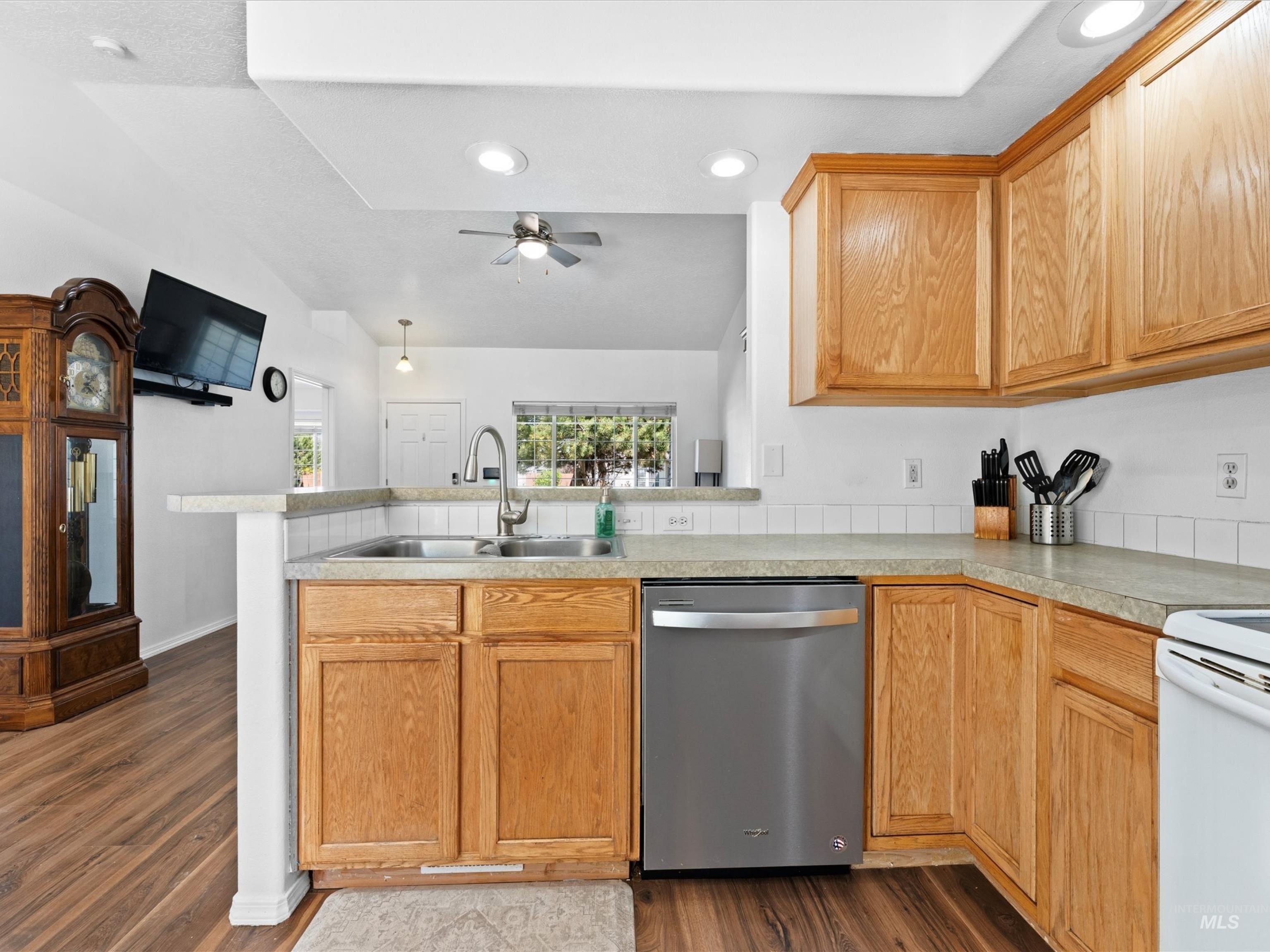 14213 Carolina St, Caldwell, Idaho 83607-1465, 4 Bedrooms, 2 Bathrooms, Residential For Sale, Price $360,000, 98981241