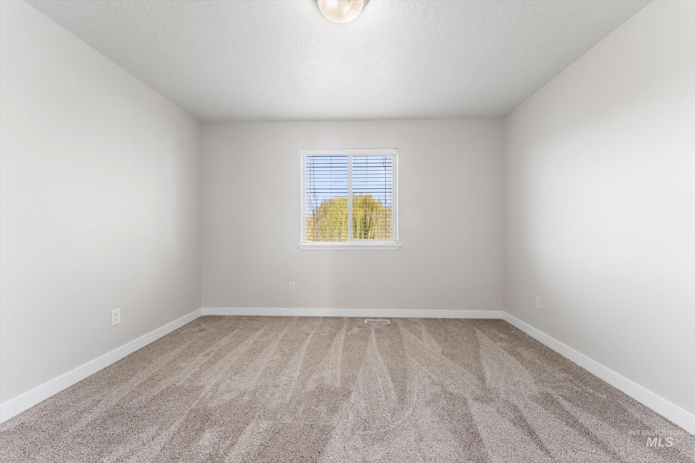 2150 W Grassy Creek Dr, Nampa, Idaho 83686, 5 Bedrooms, 2.5 Bathrooms, Residential For Sale, Price $500,000, 98981242