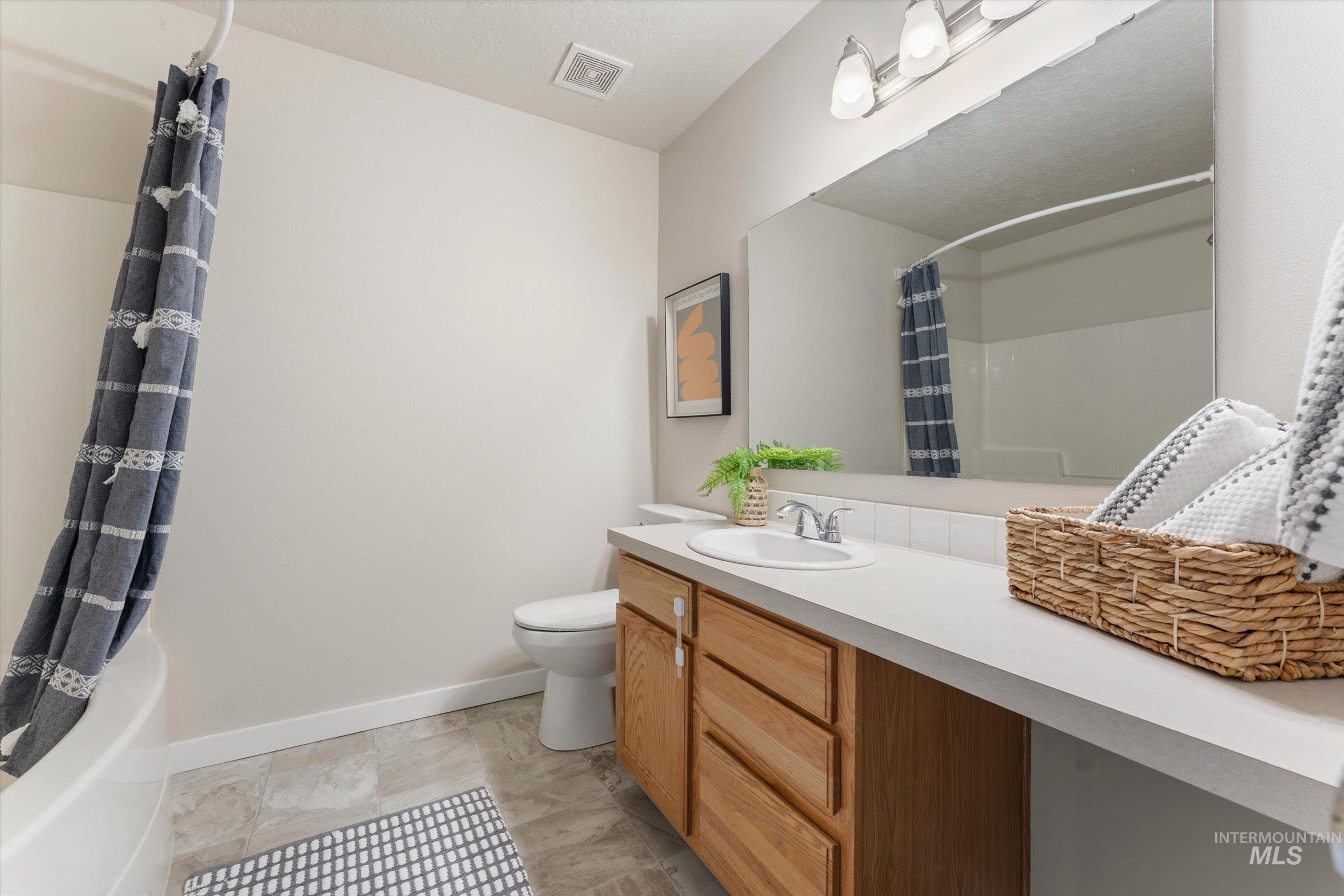 2150 W Grassy Creek Dr, Nampa, Idaho 83686, 5 Bedrooms, 2.5 Bathrooms, Residential For Sale, Price $500,000, 98981242