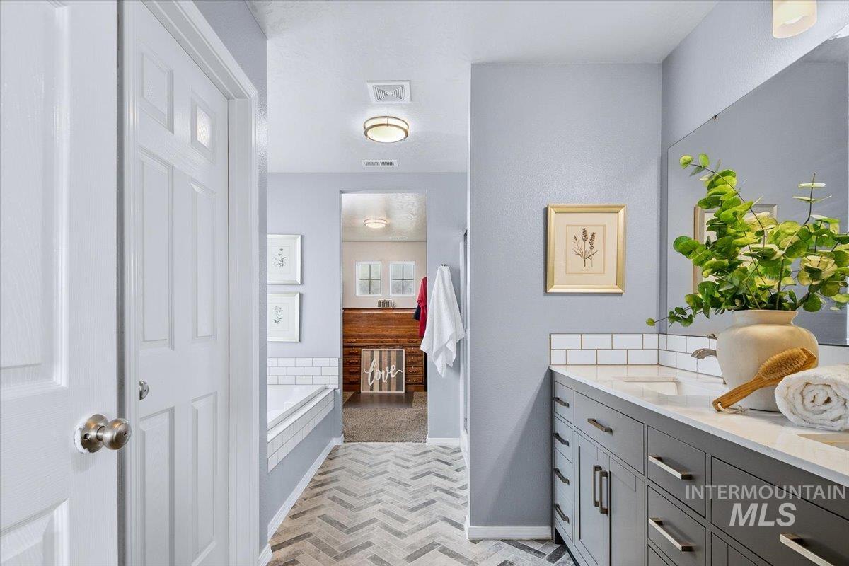 583 W Allspice St, Kuna, Idaho 83634, 4 Bedrooms, 2 Bathrooms, Residential For Sale, Price $529,999, 98981243