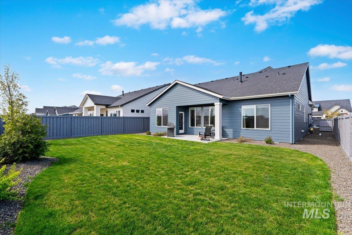 10305 Stony Oak St, Nampa, Idaho 83687, 3 Bedrooms, 2 Bathrooms, Residential For Sale, Price $489,000, 98981249