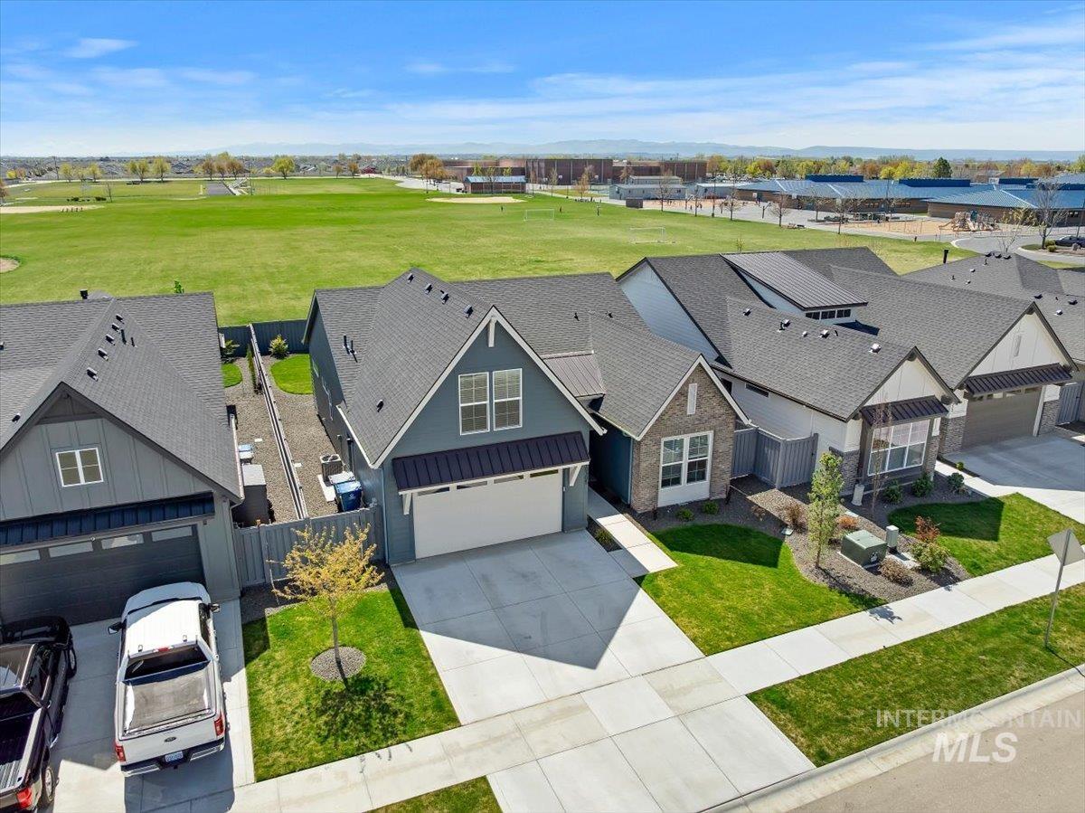 10305 Stony Oak St, Nampa, Idaho 83687, 3 Bedrooms, 2 Bathrooms, Residential For Sale, Price $489,000, 98981249
