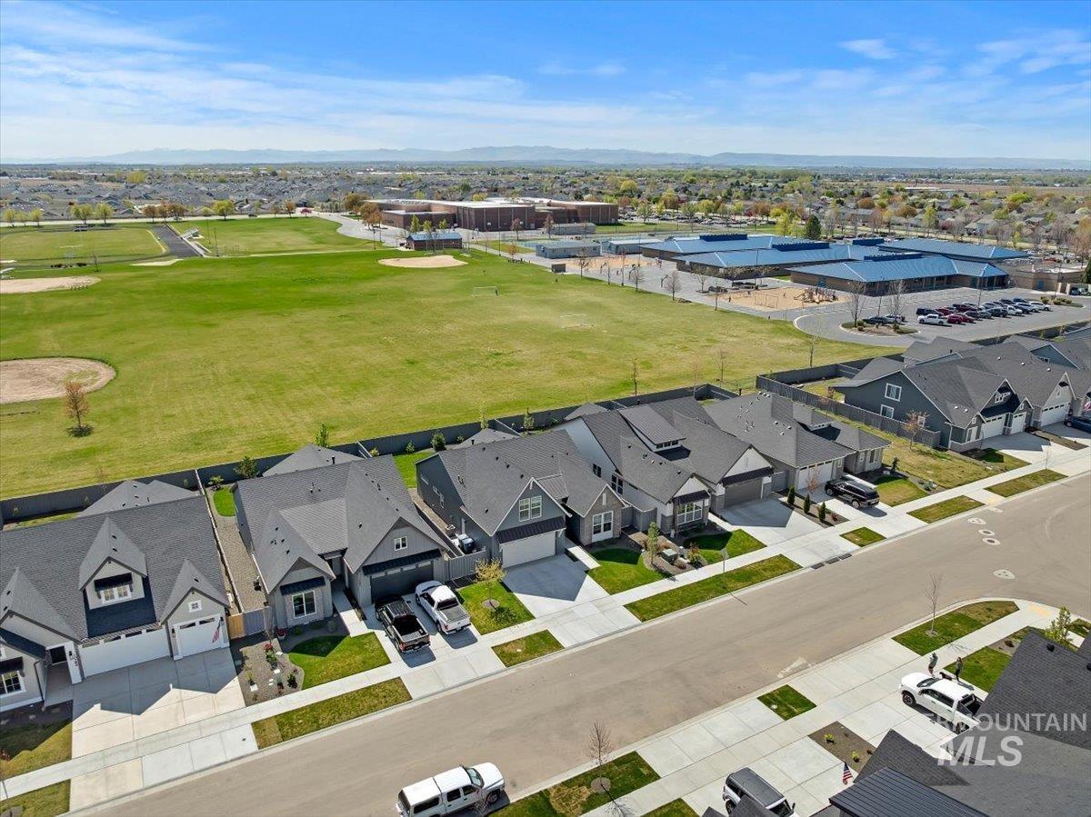 10305 Stony Oak St, Nampa, Idaho 83687, 3 Bedrooms, 2 Bathrooms, Residential For Sale, Price $489,000, 98981249