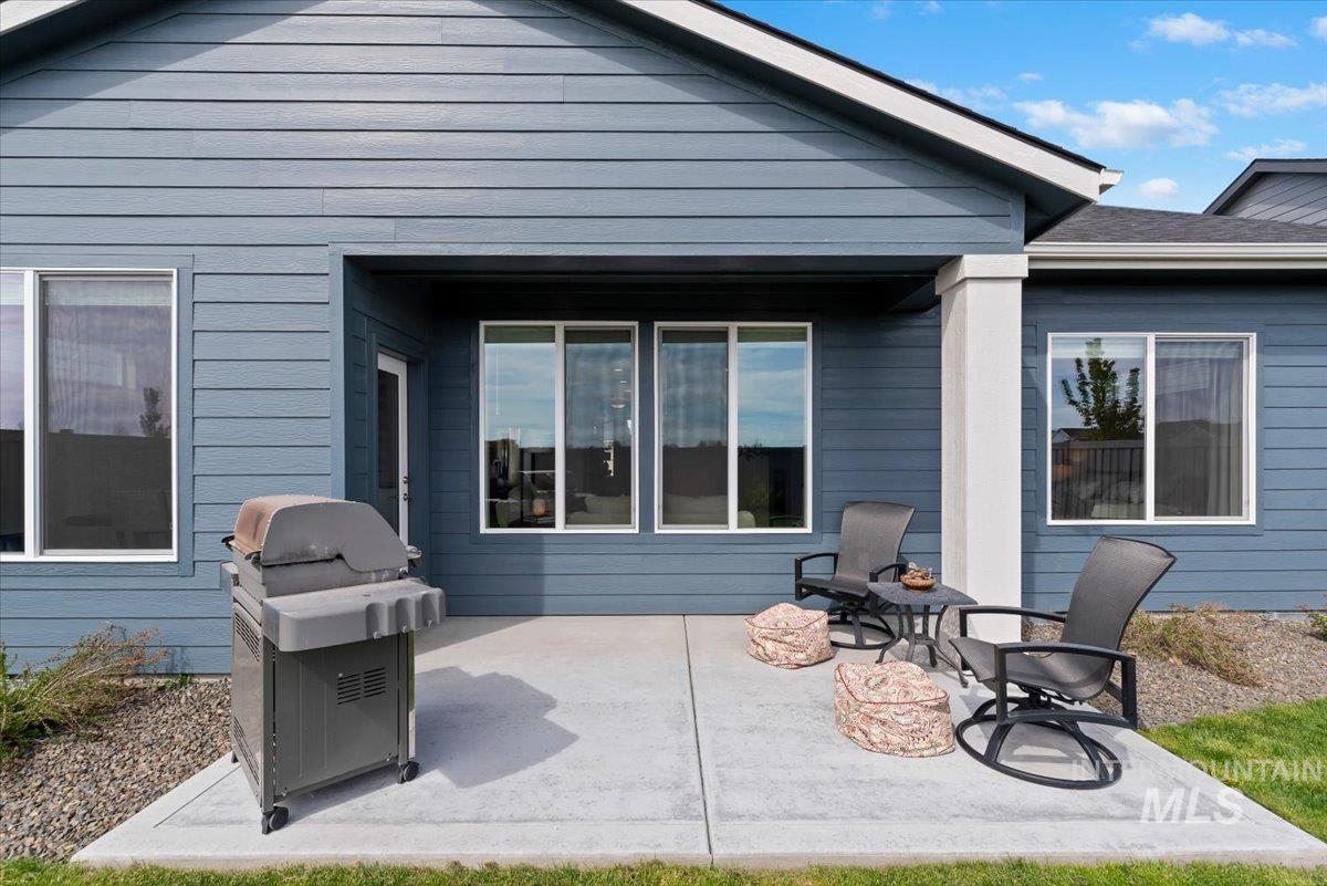 10305 Stony Oak St, Nampa, Idaho 83687, 3 Bedrooms, 2 Bathrooms, Residential For Sale, Price $489,000, 98981249