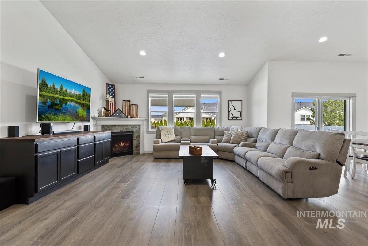 482 Fox Lantern Court, Middleton, Idaho 83644, 4 Bedrooms, 2.5 Bathrooms, Residential For Sale, Price $705,000, 98981252