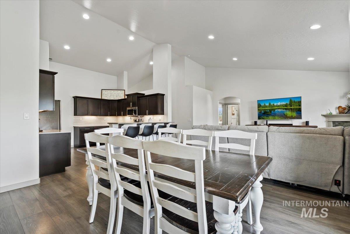 482 Fox Lantern Court, Middleton, Idaho 83644, 4 Bedrooms, 2.5 Bathrooms, Residential For Sale, Price $705,000, 98981252