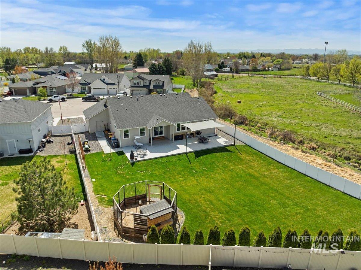 482 Fox Lantern Court, Middleton, Idaho 83644, 4 Bedrooms, 2.5 Bathrooms, Residential For Sale, Price $705,000, 98981252