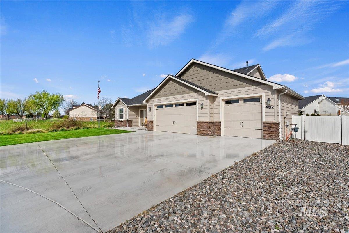 482 Fox Lantern Court, Middleton, Idaho 83644, 4 Bedrooms, 2.5 Bathrooms, Residential For Sale, Price $705,000, 98981252