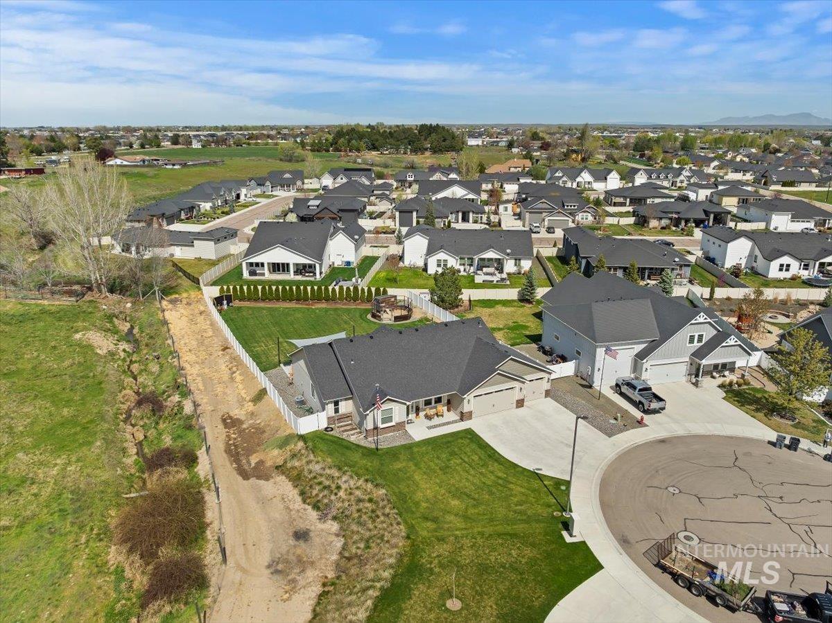 482 Fox Lantern Court, Middleton, Idaho 83644, 4 Bedrooms, 2.5 Bathrooms, Residential For Sale, Price $705,000, 98981252