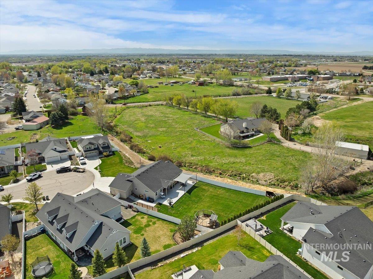482 Fox Lantern Court, Middleton, Idaho 83644, 4 Bedrooms, 2.5 Bathrooms, Residential For Sale, Price $705,000, 98981252