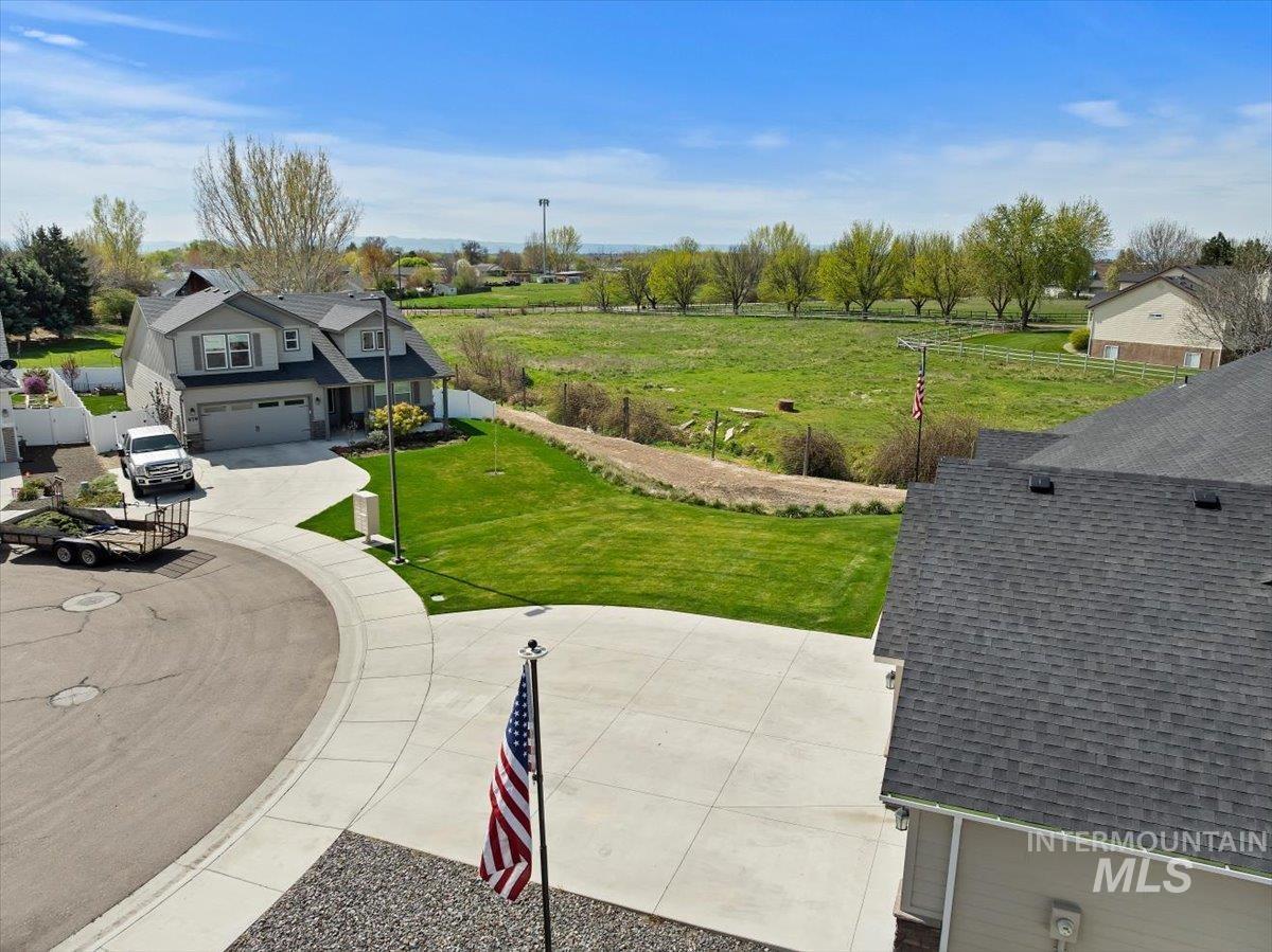 482 Fox Lantern Court, Middleton, Idaho 83644, 4 Bedrooms, 2.5 Bathrooms, Residential For Sale, Price $705,000, 98981252