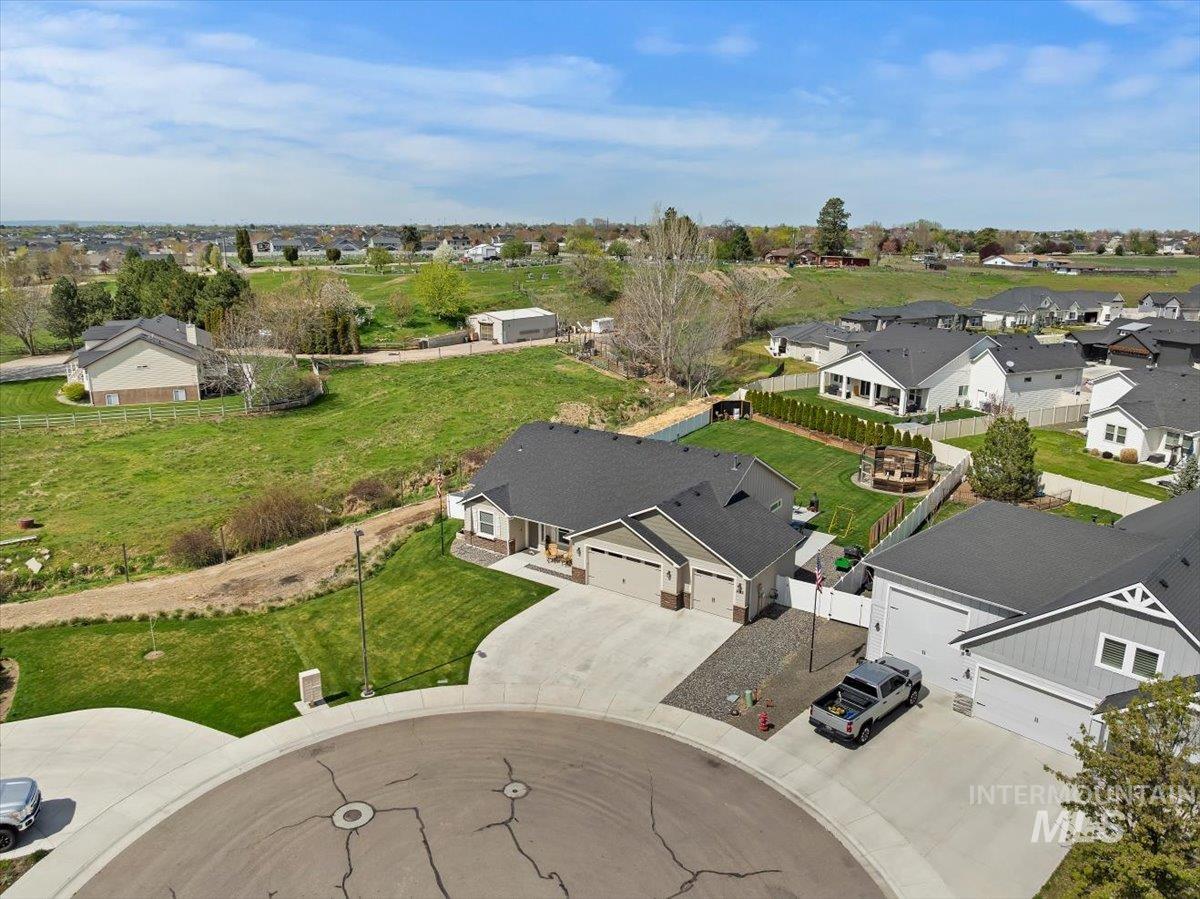 482 Fox Lantern Court, Middleton, Idaho 83644, 4 Bedrooms, 2.5 Bathrooms, Residential For Sale, Price $705,000, 98981252