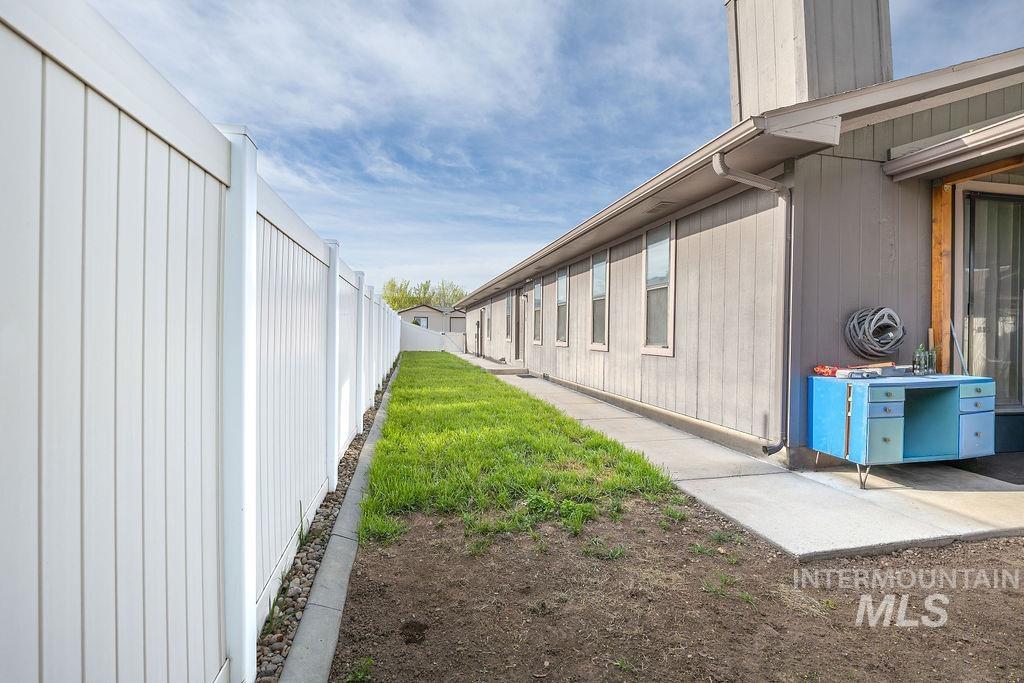 10162 Mesquite Lane, Boise, Idaho 83704, 2 Bedrooms, 2 Bathrooms, Residential For Sale, Price $279,990, 98981265