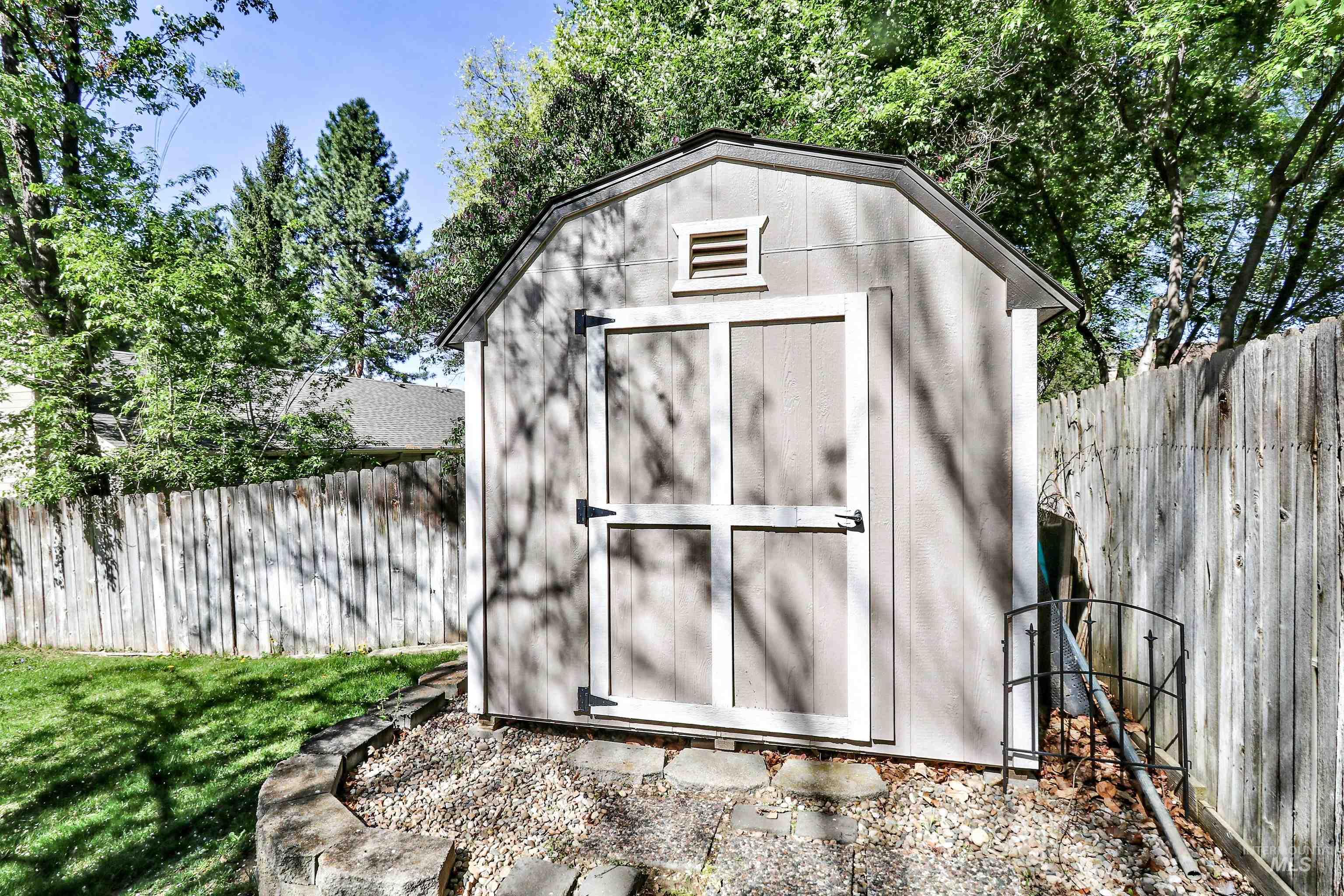 678 Stierman, Eagle, Idaho 83616-0000, 4 Bedrooms, 2.5 Bathrooms, Residential For Sale, Price $645,900, 98981269