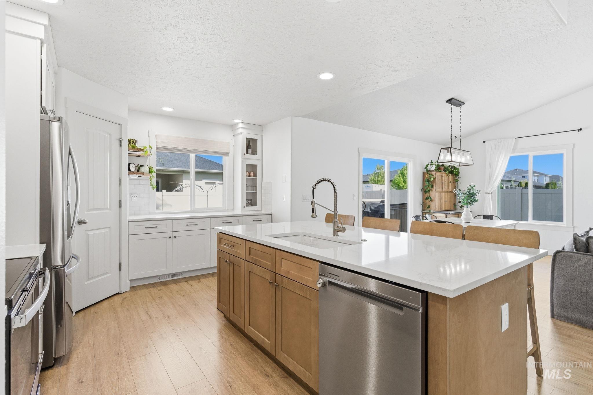 1032 W White Sands, Meridian, Idaho 83646, 3 Bedrooms, 2 Bathrooms, Residential For Sale, Price $499,900, 98981274