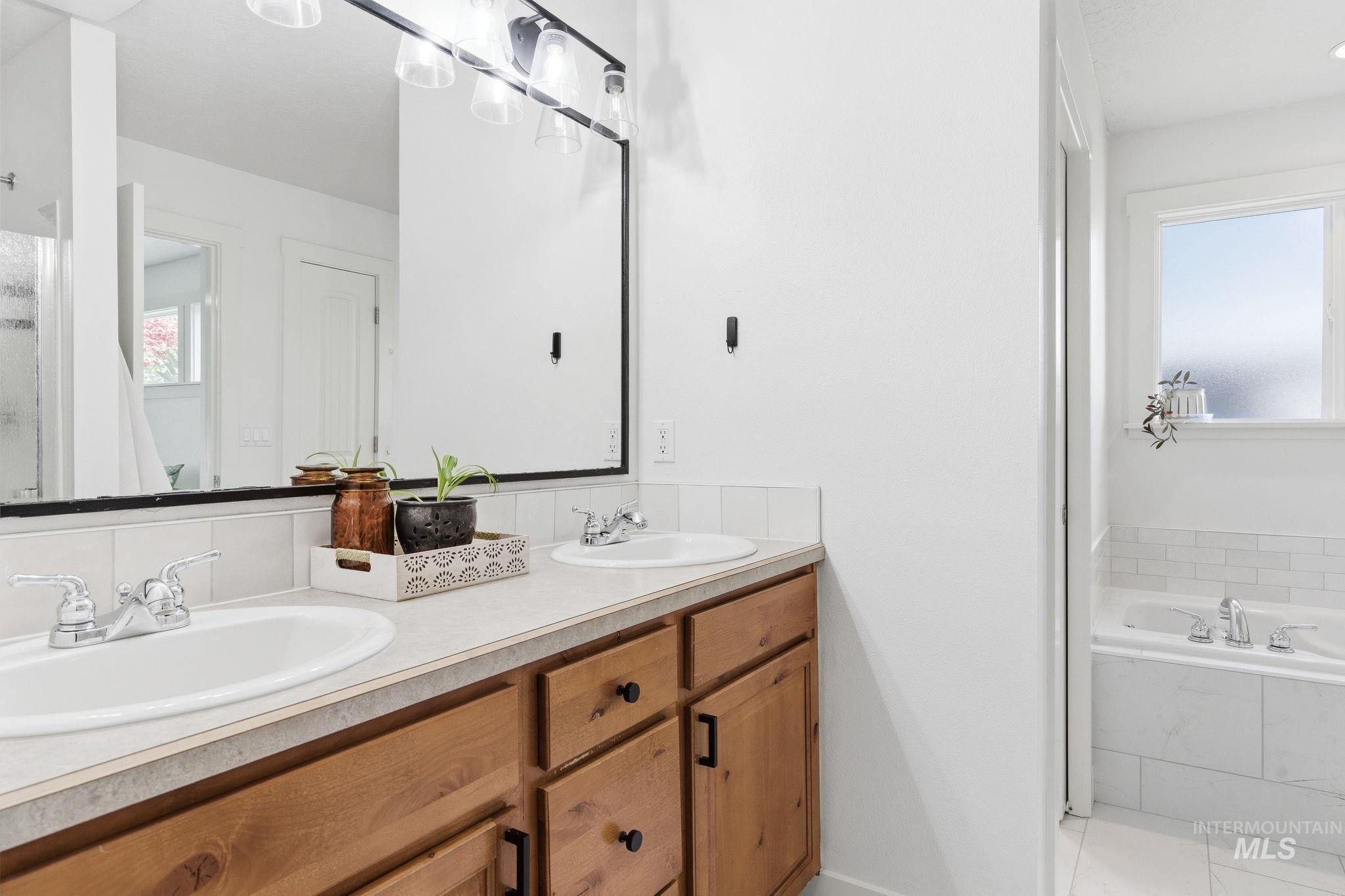 1032 W White Sands, Meridian, Idaho 83646, 3 Bedrooms, 2 Bathrooms, Residential For Sale, Price $499,900, 98981274