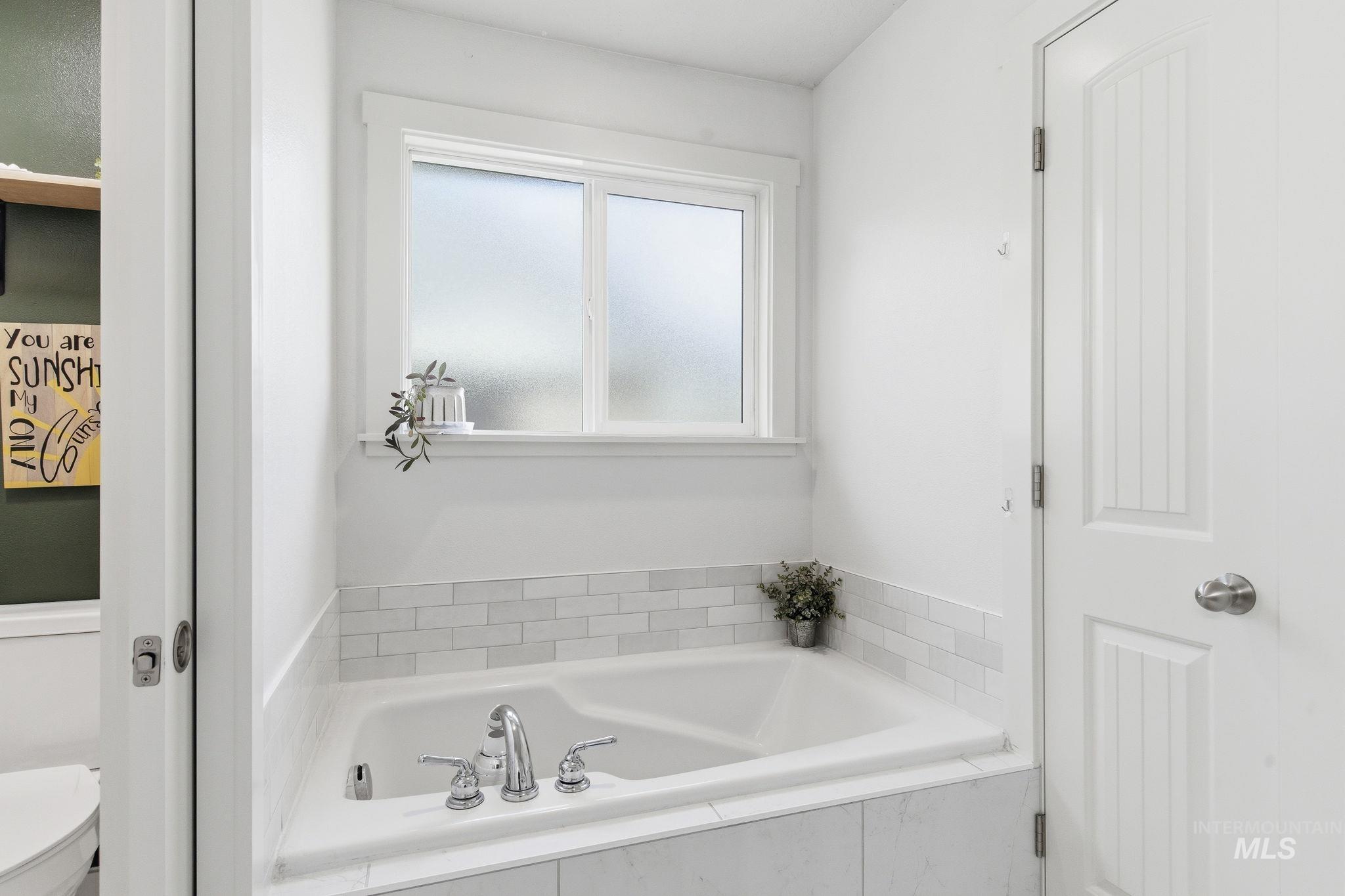 1032 W White Sands, Meridian, Idaho 83646, 3 Bedrooms, 2 Bathrooms, Residential For Sale, Price $499,900, 98981274