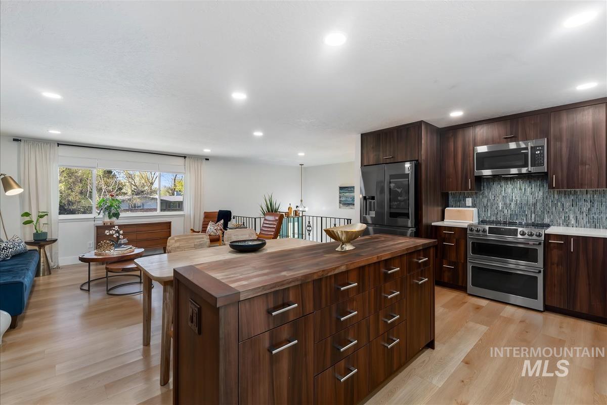 10080 W La Hontan Dr, Boise, Idaho 83709, 5 Bedrooms, 2 Bathrooms, Residential For Sale, Price $844,900, 98981276