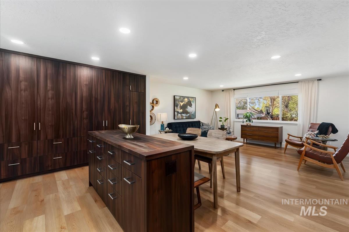 10080 W La Hontan Dr, Boise, Idaho 83709, 5 Bedrooms, 2 Bathrooms, Residential For Sale, Price $844,900, 98981276