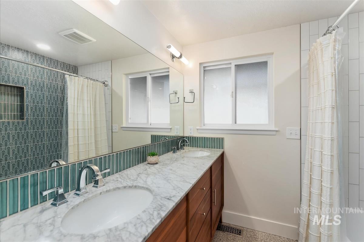 10080 W La Hontan Dr, Boise, Idaho 83709, 5 Bedrooms, 2 Bathrooms, Residential For Sale, Price $844,900, 98981276