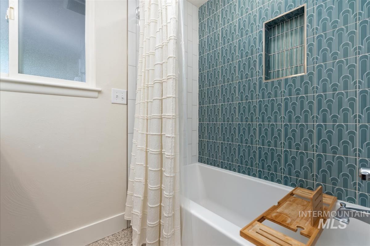 10080 W La Hontan Dr, Boise, Idaho 83709, 5 Bedrooms, 2 Bathrooms, Residential For Sale, Price $844,900, 98981276