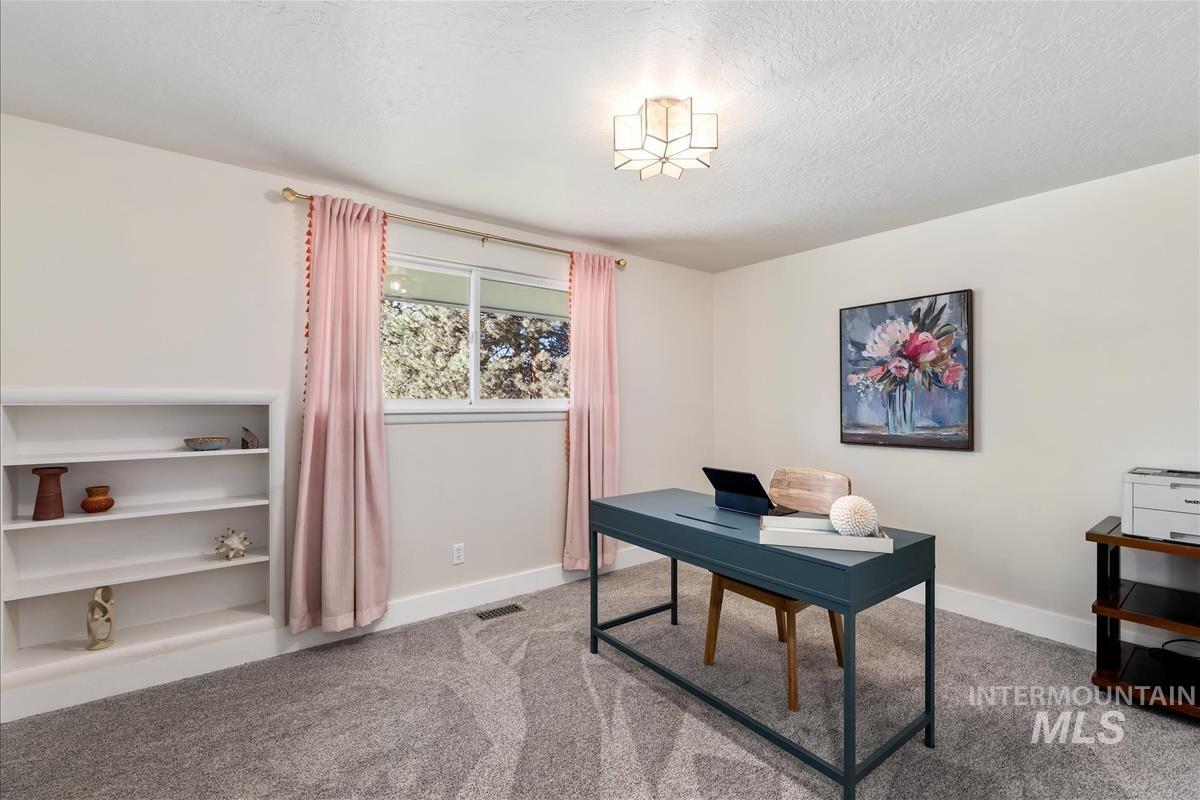 10080 W La Hontan Dr, Boise, Idaho 83709, 5 Bedrooms, 2 Bathrooms, Residential For Sale, Price $844,900, 98981276