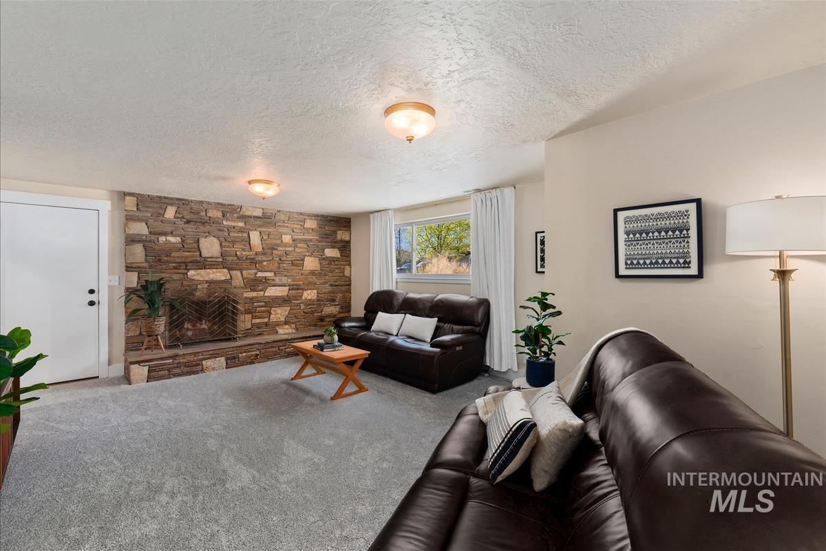 10080 W La Hontan Dr, Boise, Idaho 83709, 5 Bedrooms, 2 Bathrooms, Residential For Sale, Price $844,900, 98981276