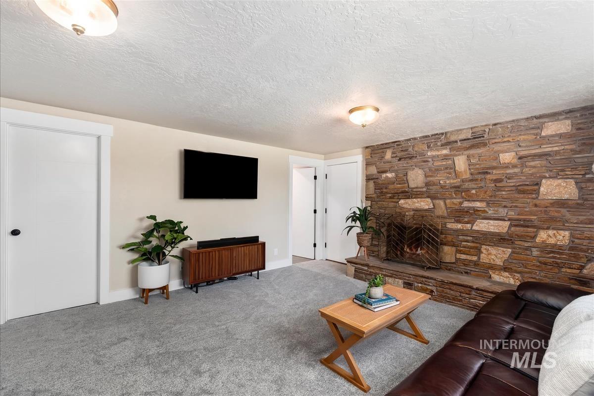 10080 W La Hontan Dr, Boise, Idaho 83709, 5 Bedrooms, 2 Bathrooms, Residential For Sale, Price $844,900, 98981276