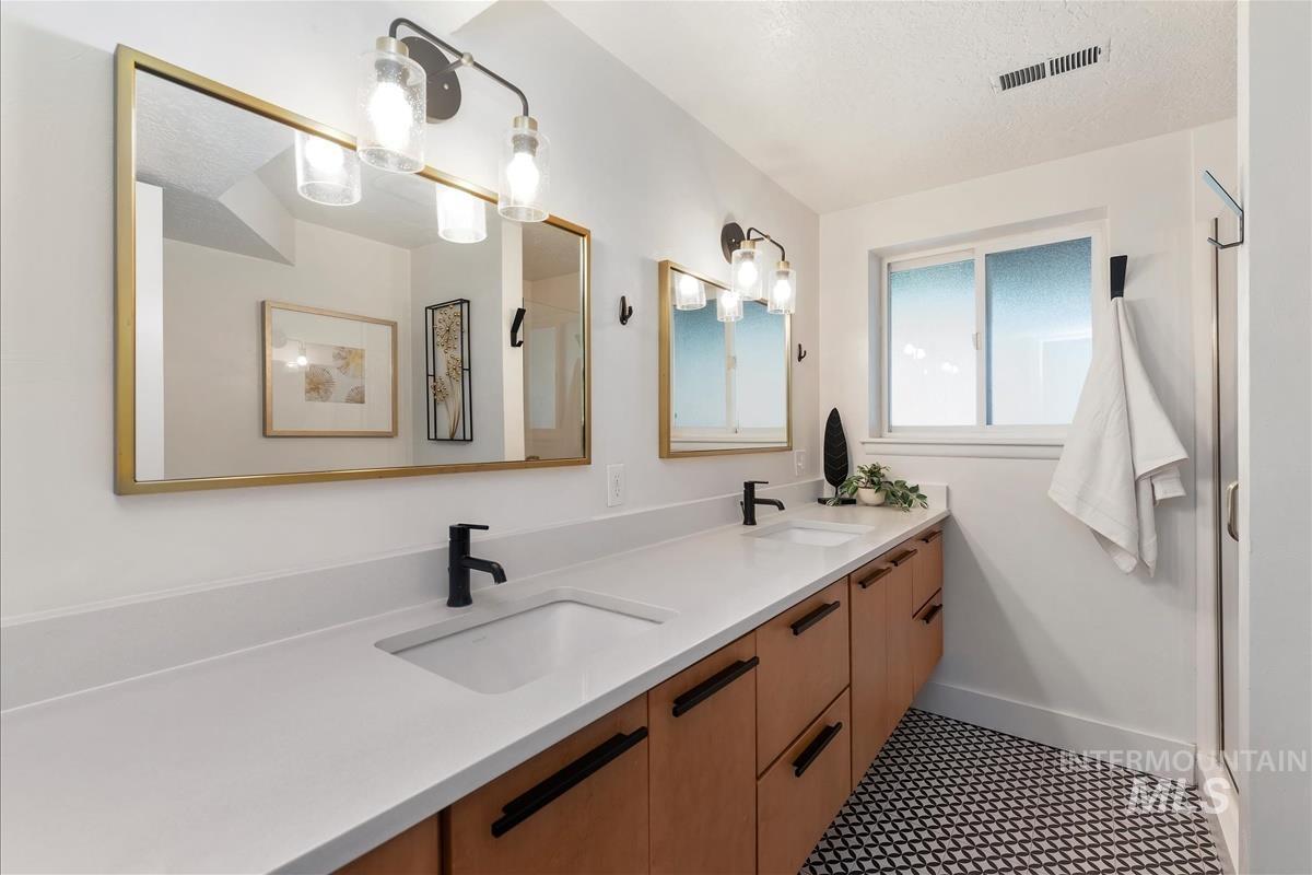 10080 W La Hontan Dr, Boise, Idaho 83709, 5 Bedrooms, 2 Bathrooms, Residential For Sale, Price $844,900, 98981276