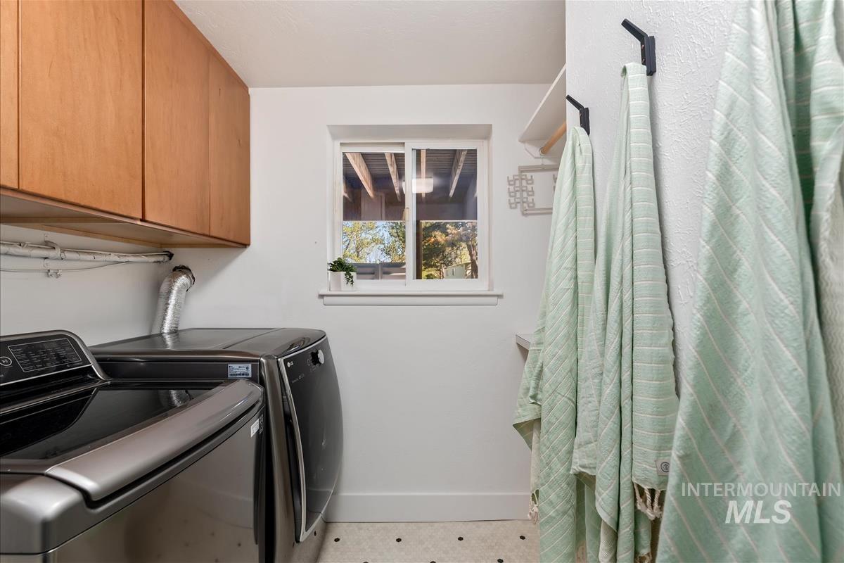 10080 W La Hontan Dr, Boise, Idaho 83709, 5 Bedrooms, 2 Bathrooms, Residential For Sale, Price $844,900, 98981276