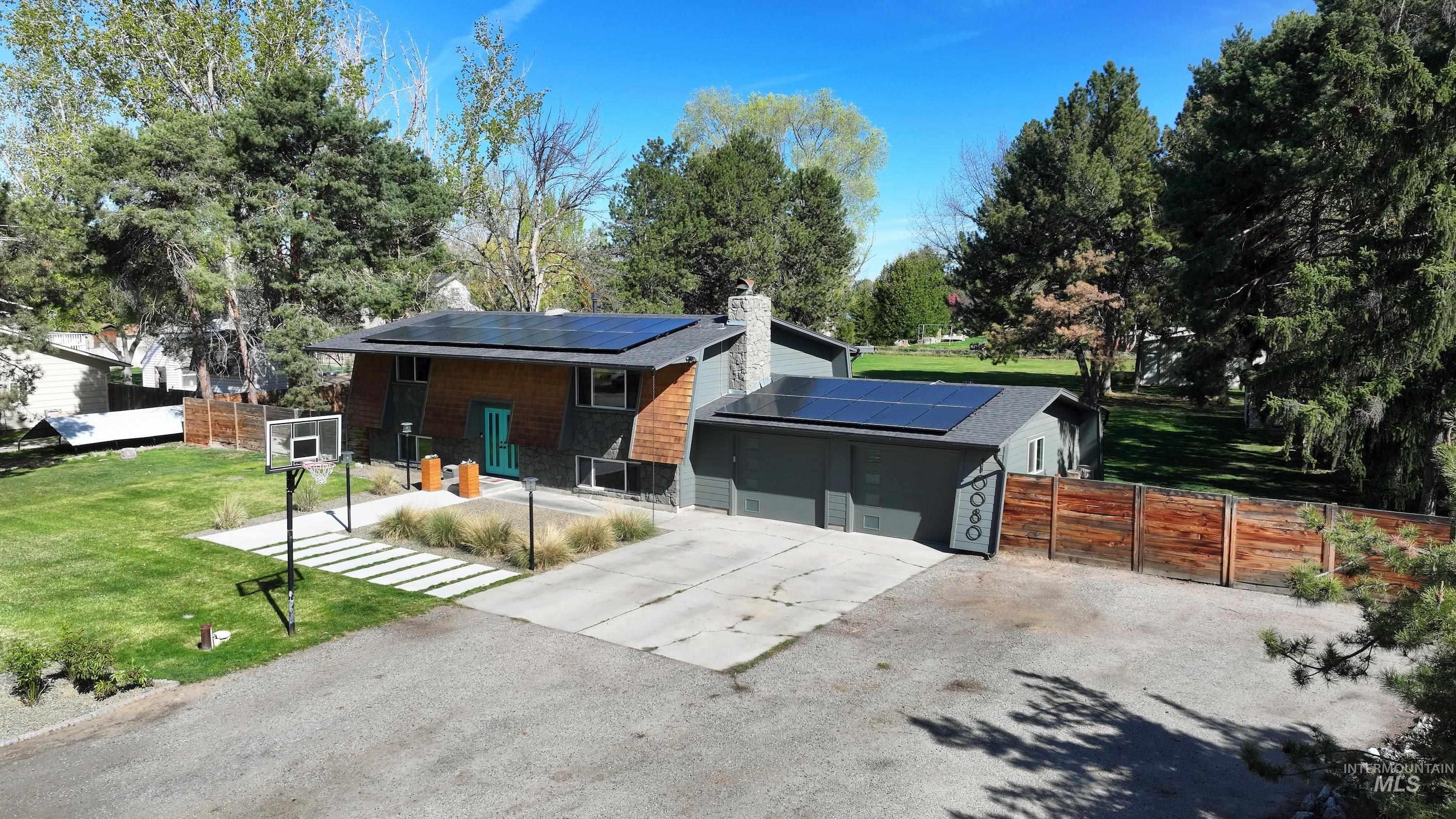 10080 W La Hontan Dr, Boise, Idaho 83709, 5 Bedrooms, 2 Bathrooms, Residential For Sale, Price $844,900, 98981276