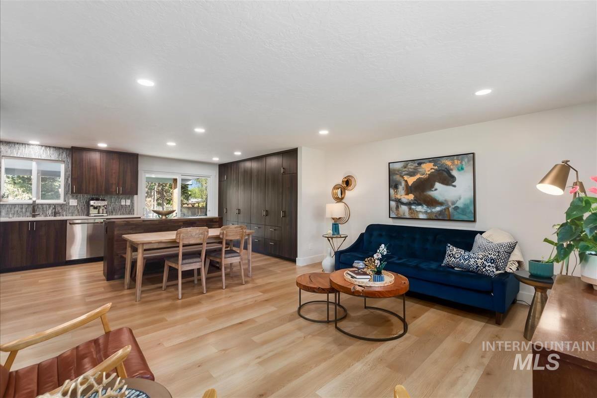 10080 W La Hontan Dr, Boise, Idaho 83709, 5 Bedrooms, 2 Bathrooms, Residential For Sale, Price $844,900, 98981276