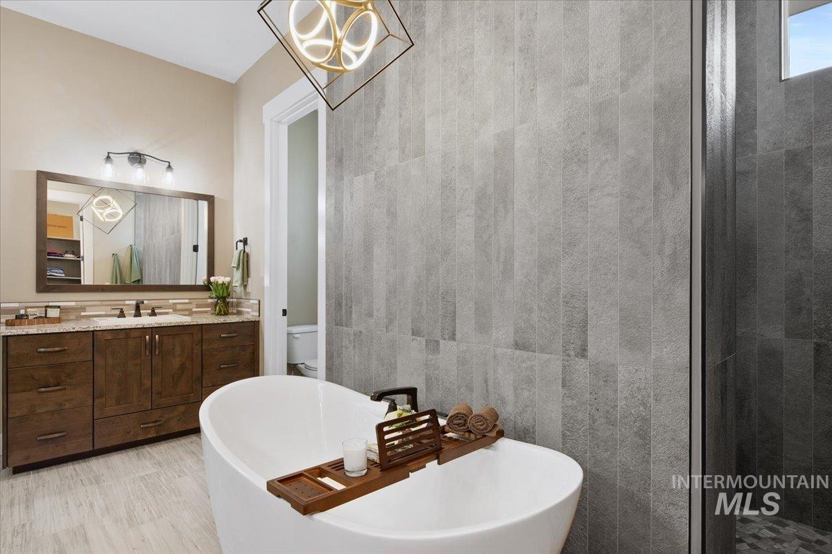 2578 E Shady Glade Drive, Meridian, Idaho 83642, 4 Bedrooms, 4 Bathrooms, Residential For Sale, Price $969,000, 98981278