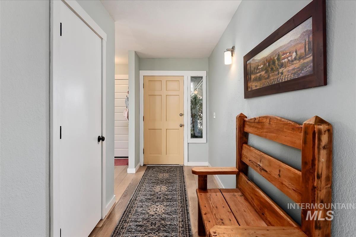 206 N Northview Dr, Eagle, Idaho 83616, 3 Bedrooms, 2 Bathrooms, Residential For Sale, Price $565,000, 98981280