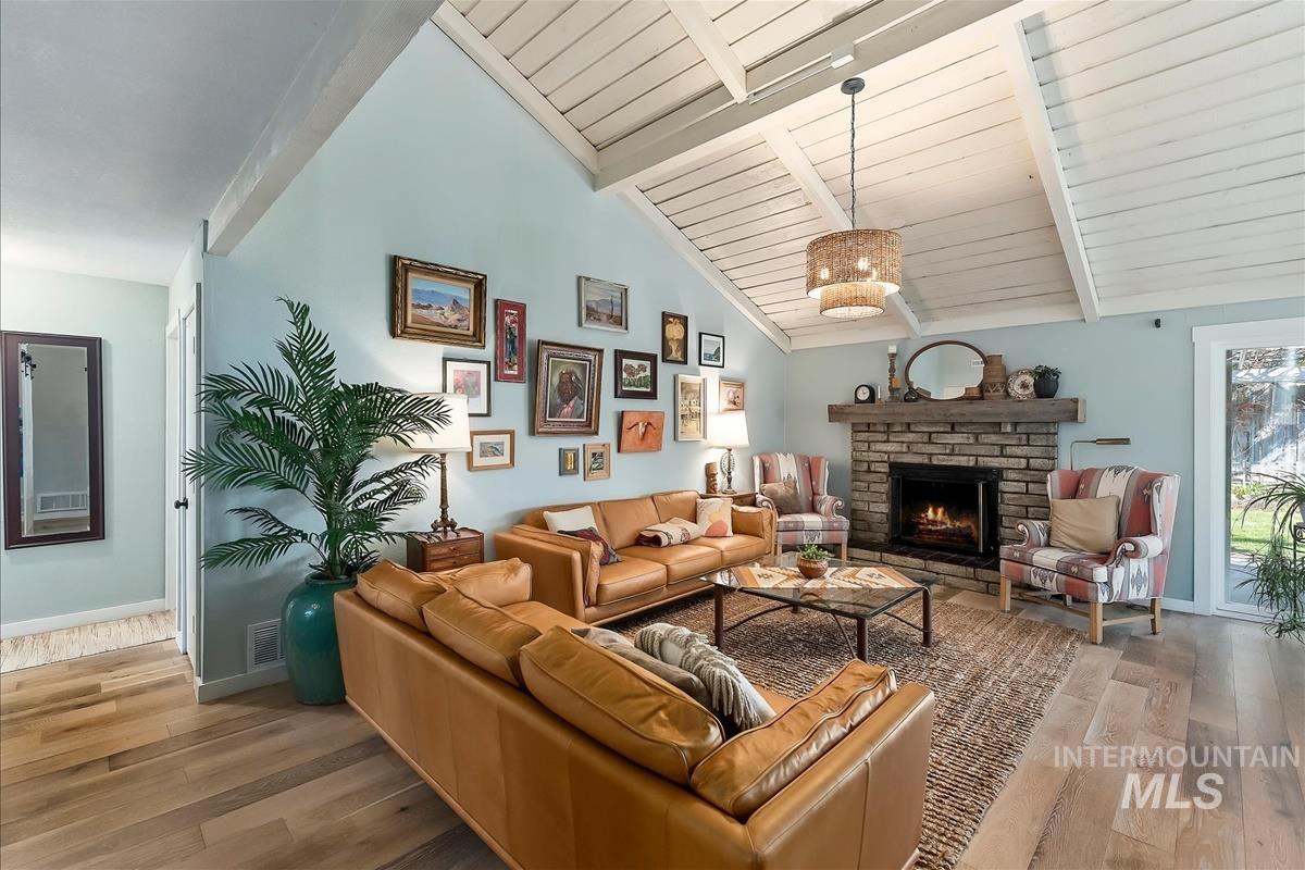 206 N Northview Dr, Eagle, Idaho 83616, 3 Bedrooms, 2 Bathrooms, Residential For Sale, Price $565,000, 98981280