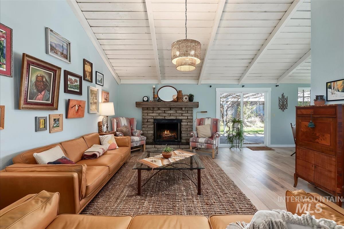 206 N Northview Dr, Eagle, Idaho 83616, 3 Bedrooms, 2 Bathrooms, Residential For Sale, Price $565,000, 98981280