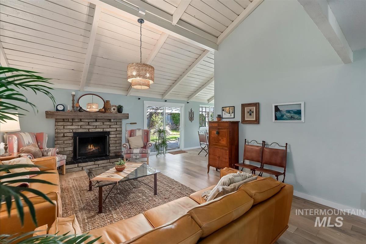 206 N Northview Dr, Eagle, Idaho 83616, 3 Bedrooms, 2 Bathrooms, Residential For Sale, Price $565,000, 98981280